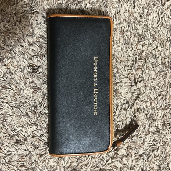 Dooney & Bourke purse and wallet - Picture 7 of 8